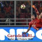 Pemain Persija Jakarta Marko Simic Saat Tendangan Salto