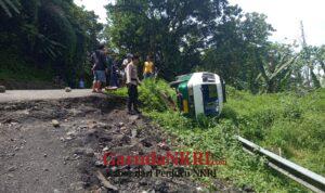 Angkot Terbalik Tanpa Penumpang, Kecelakaan Tunggal di Tanjakan Baeud