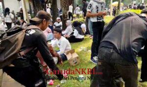 Supplier MBG Turun ke Jalan, Bagikan Buah dan Ikut Bersih-Bersih Pasca Demo